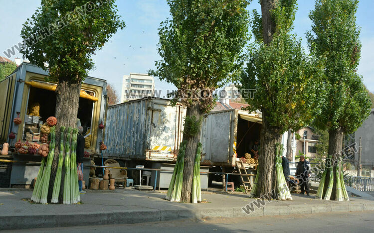 На Архангеловден пазарът в Хасково отрупан със зеле