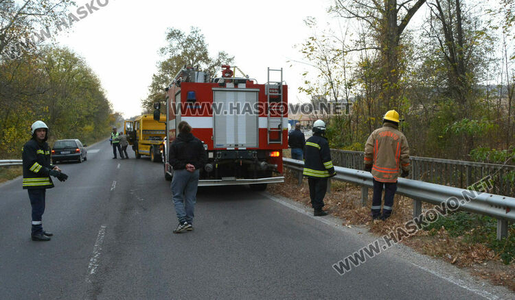 Водач на Ситроен излетя от пътя и падна в река край Хасково