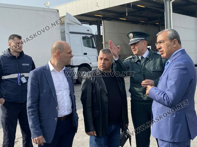 Започна изграждането на две нови трасета за камиони по границата с Турция