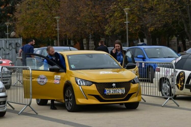 Тази събота в Перник се състоя първото организирано от клуб „AvangarD Classic“ и Община Перник Дамско рали