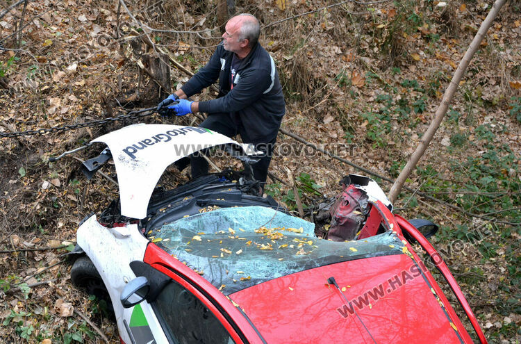 Водач на Ситроен излетя от пътя и падна в река край Хасково