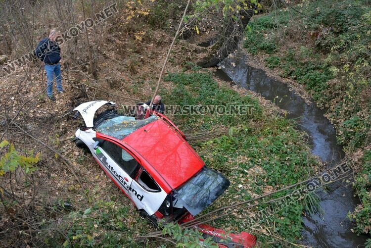 Водач на Ситроен излетя от пътя и падна в река край Хасково