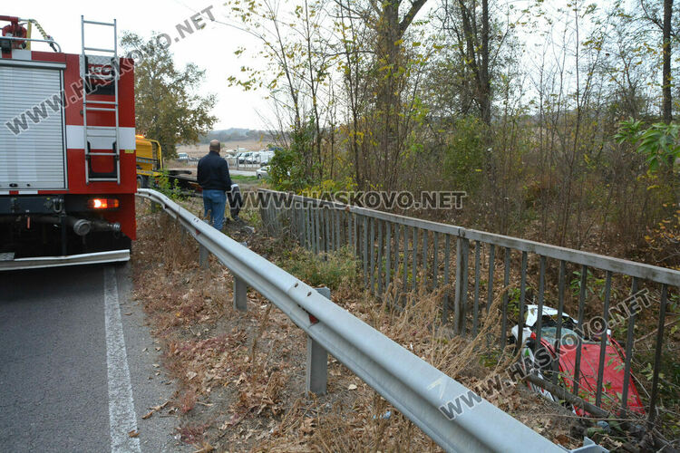 Водач на Ситроен излетя от пътя и падна в река край Хасково