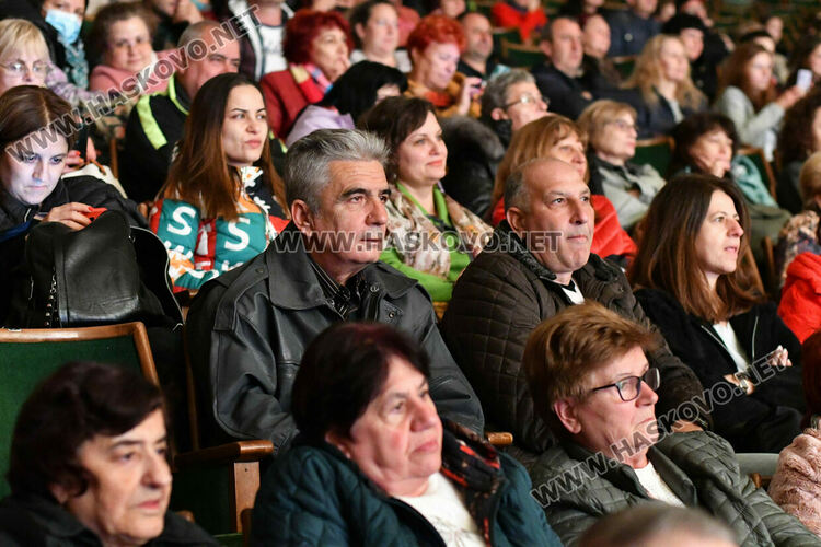 Ансамбъл „Филип Кутев“ с диригент Георги Андреев изнесе концерт в Хасково