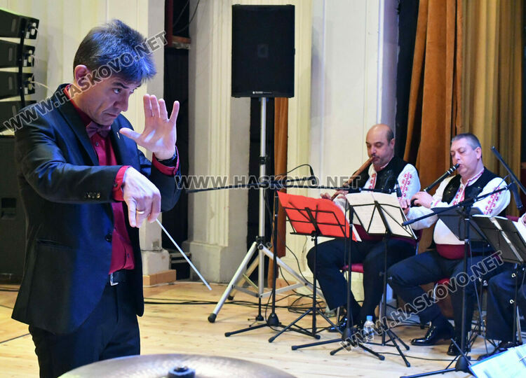 Ансамбъл „Филип Кутев“ с диригент Георги Андреев изнесе концерт в Хасково