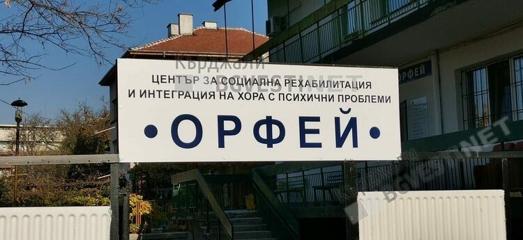 Хора с психични проблеми създават шедьоври на изобразителното изкуство, творят заедно с Владимир Чукич