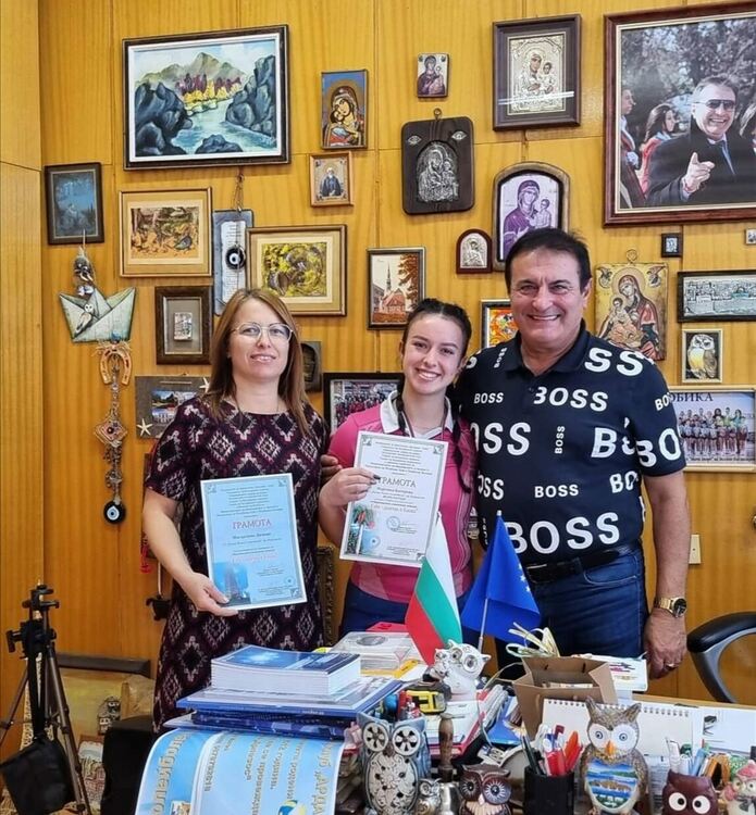 Мартина Георгиева от "Славейков" спечели  награда на конкурса "Куба - далечна и близка" 