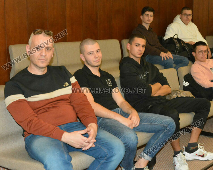 Младежи разказаха пред ученици за зависимостта си към наркотиците 