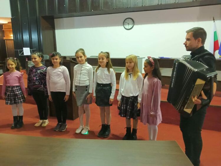 Баща и син Маринови представиха свои възпитаници