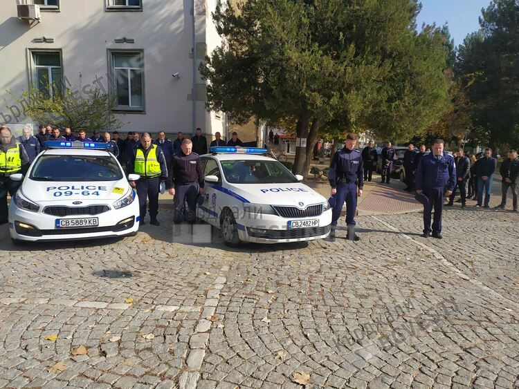 Полицаите ни почетоха с минута мълчание паметта на младши инспектор Петър Бъчваров