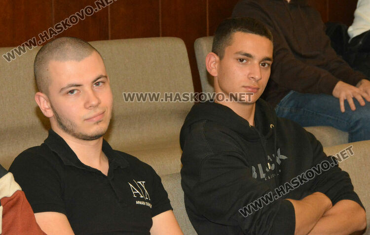 Младежи разказаха пред ученици за зависимостта си към наркотиците 