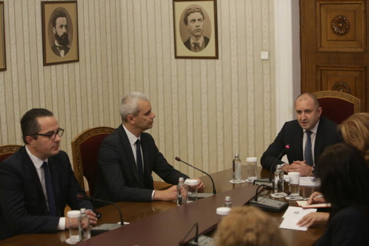 Възраждане готови за третия мандат, настояват пред президента за референдум за еврото