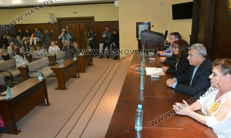 Младежи разказаха пред ученици за зависимостта си към наркотиците 