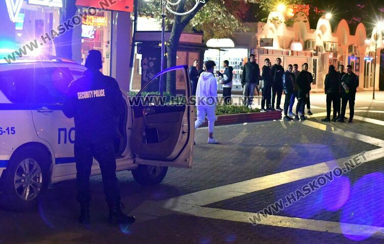 Викнаха полиция заради хвърляне на пиратки по младежи