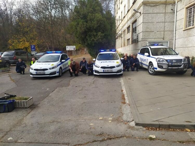 Полицаите в Пернишка област се поклониха пред паметта на загиналия Петър Бъчваров