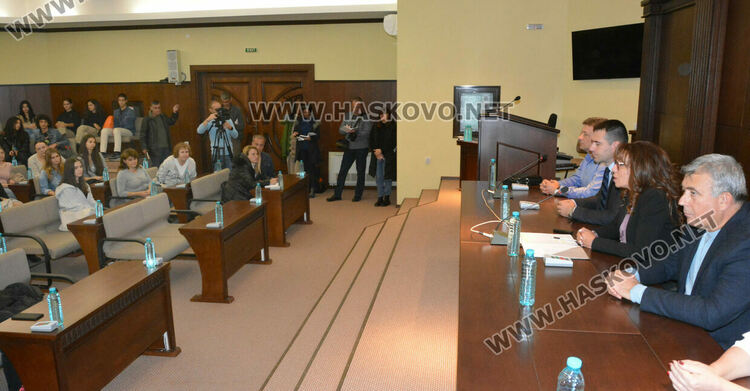 Младежи разказаха пред ученици за зависимостта си към наркотиците 