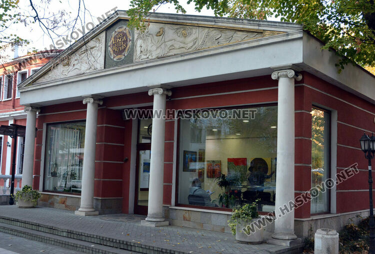 „Срещу течението“-една провокативна и изпълнена с метафори изложба на Стефан Георгиев в галерия „Форум“