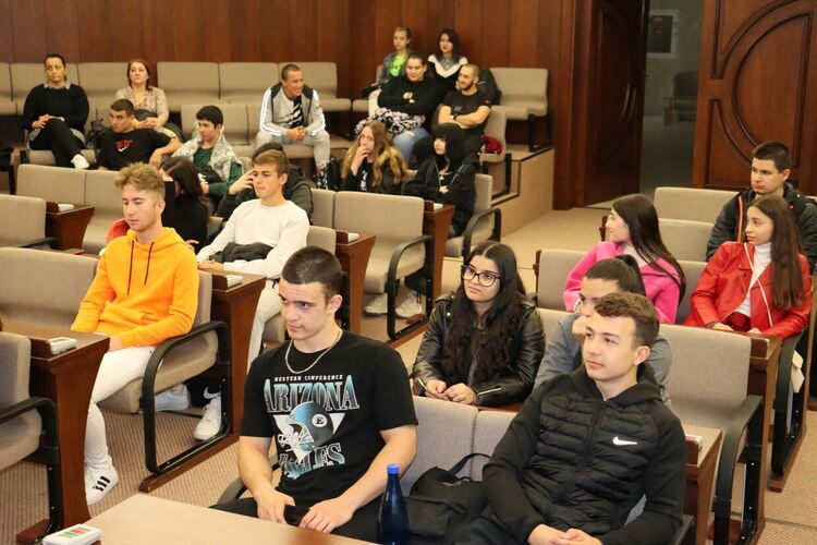 Втори ден продължават разговорите за наркотичните зависимости и ада за излизане от тях