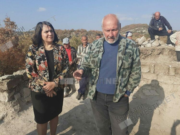 Два храма разкриха археолози край село Татул