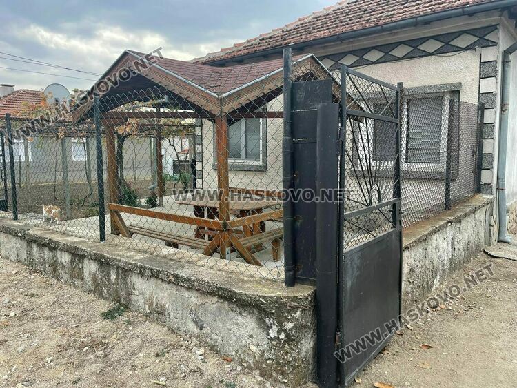 Домът на самоубилия се мъж