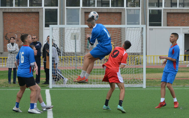 Наградиха победителите в Общинското ученическо първенство по футбол