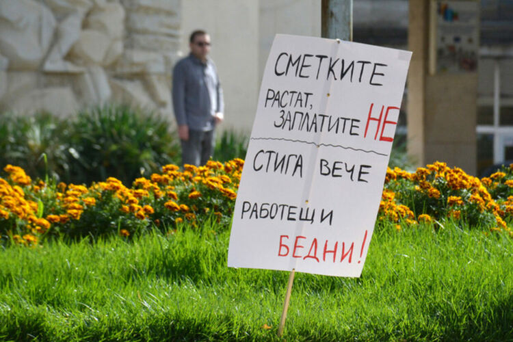 Синдикатите на протест пред парламента