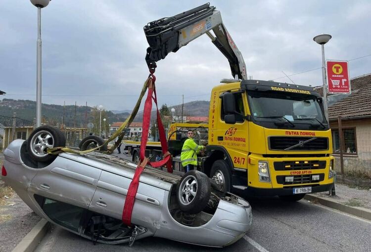 Гръцки гражданин катастрофира на входа на Момчилград, бърза реакция на фирма за Пътна помощ