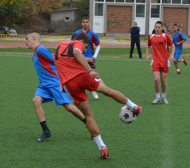Наградиха победителите в Общинското ученическо първенство по футбол