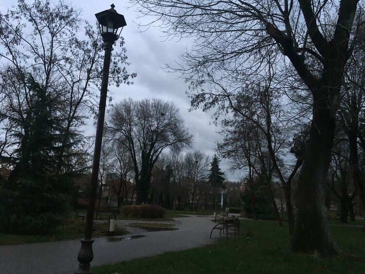 Облачно и дъждовно в петък