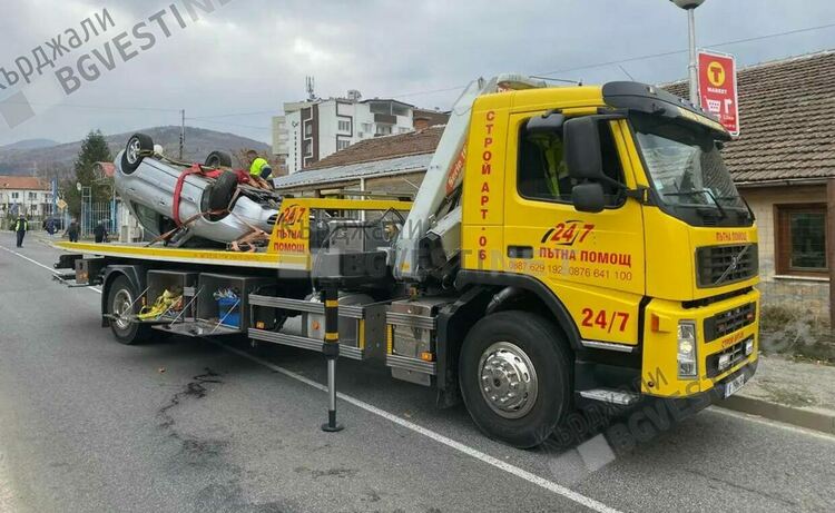 Гръцки гражданин катастрофира на входа на Момчилград, бърза реакция на фирма за Пътна помощ