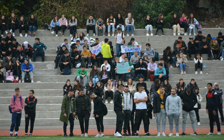 Наградиха победителите в Общинското ученическо първенство по футбол
