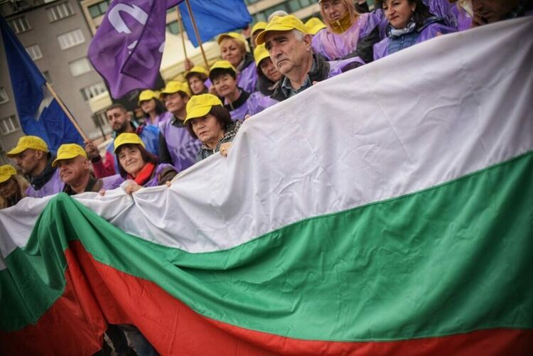 11 автомобила от Кърджали се включиха в протестния автопоход на синдикатите в София