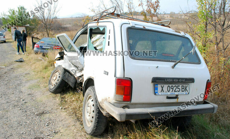 Двама водачи пострадаха при катастрофа заради обратен завой