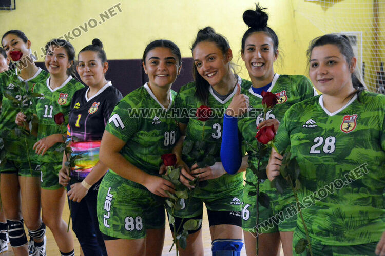 Хандбалистките на „Хасково“ загубиха от „Топлика“ с 34:48