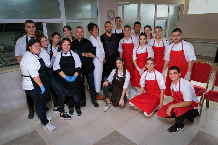 Изкуство и средиземноморски аромати в гимназията по туризъм