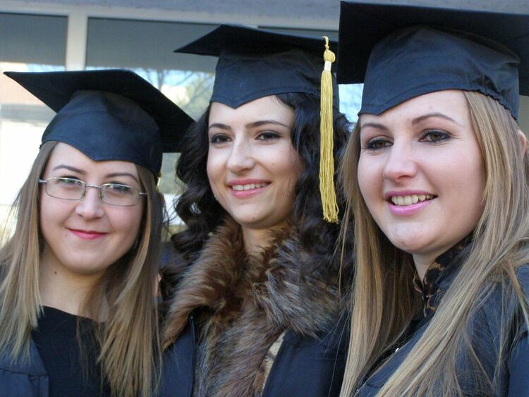 Едва 14% от жителите на областта са с висше образование, на дъното сме в класацията в страната