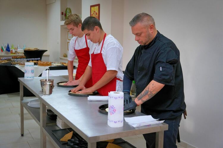 Изкуство и средиземноморски аромати в гимназията по туризъм