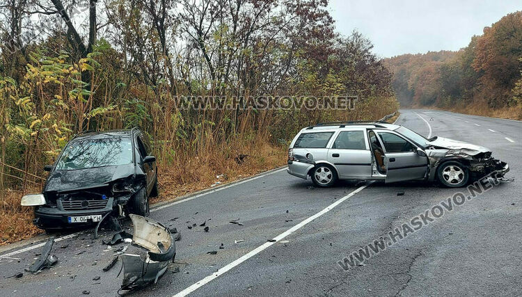 Три коли катастрофираха между Хасково и Харманли заради спукана гума
