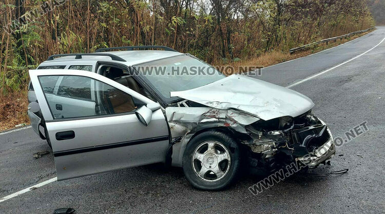 Три коли катастрофираха между Хасково и Харманли заради спукана гума