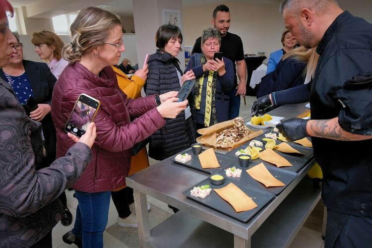 Изкуство и средиземноморски аромати в гимназията по туризъм
