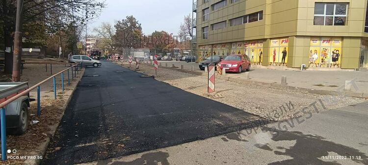 Асфалтират най-разбития участък на невралгичната улица „Заводска” в Кърджали