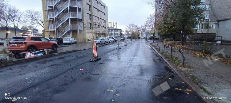 Асфалтират най-разбития участък на невралгичната улица „Заводска” в Кърджали