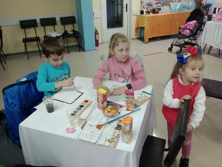 Деца и родители с творческо ателие в дъждовната събота