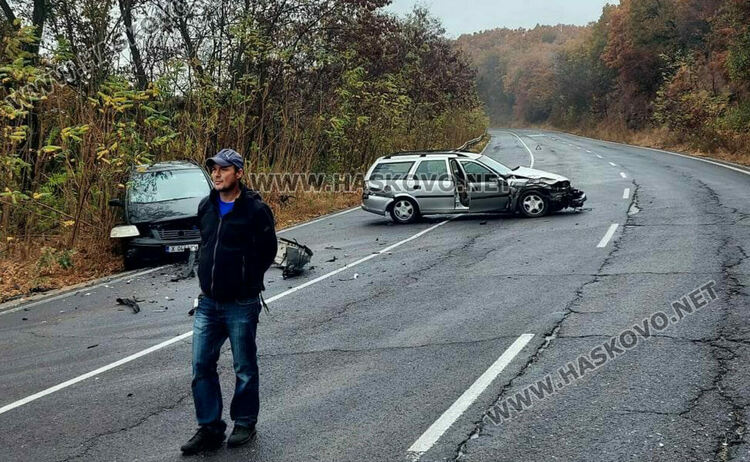 Три коли катастрофираха между Хасково и Харманли заради спукана гума