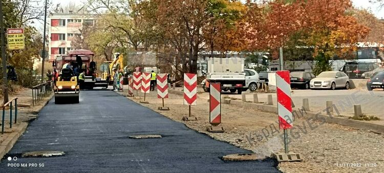 Асфалтират най-разбития участък на невралгичната улица „Заводска” в Кърджали
