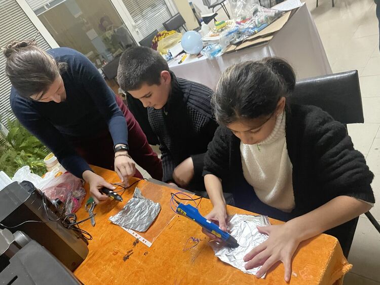 Деца и родители с творческо ателие в дъждовната събота