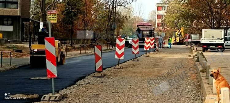 Асфалтират най-разбития участък на невралгичната улица „Заводска” в Кърджали