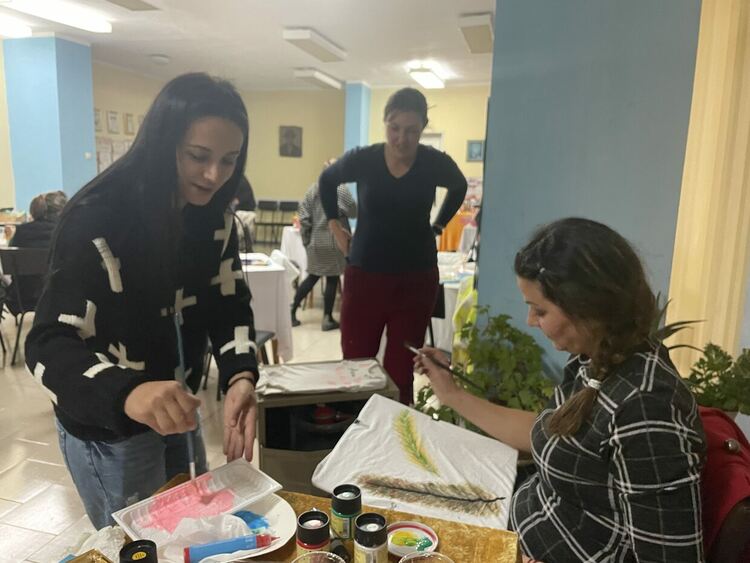 Деца и родители с творческо ателие в дъждовната събота