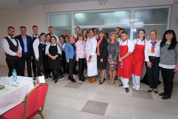 Изкуство и средиземноморски аромати в гимназията по туризъм