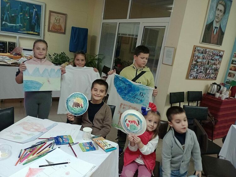 Деца и родители с творческо ателие в дъждовната събота